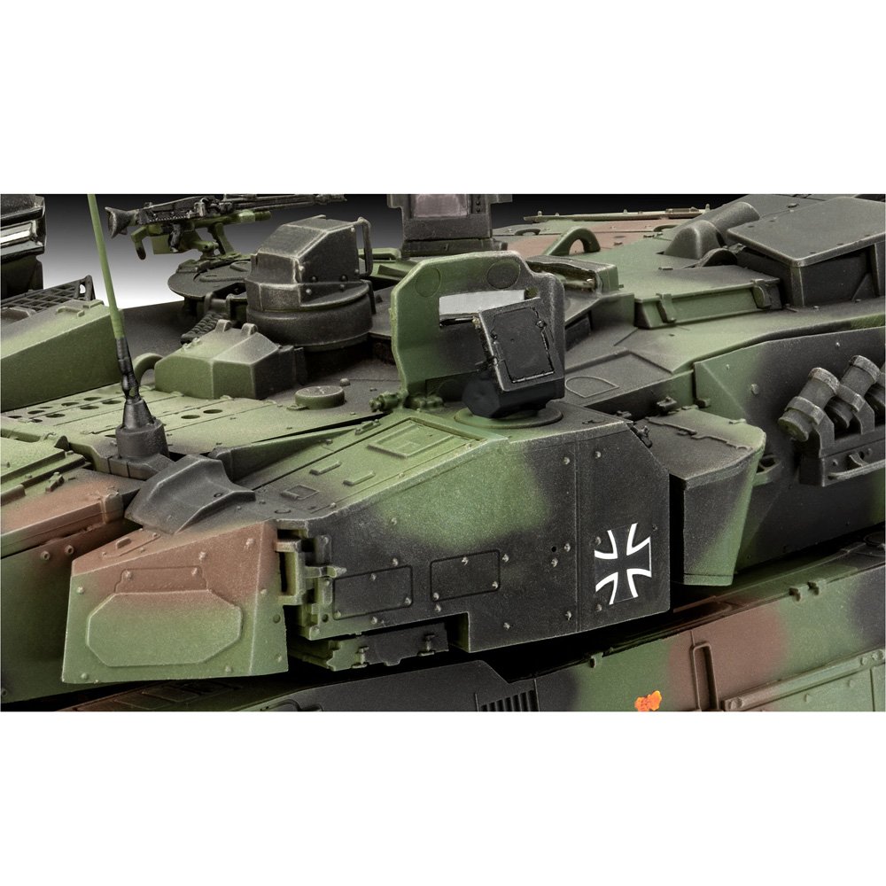 REVELL 1/35 Model Set Leopard 2A7A1