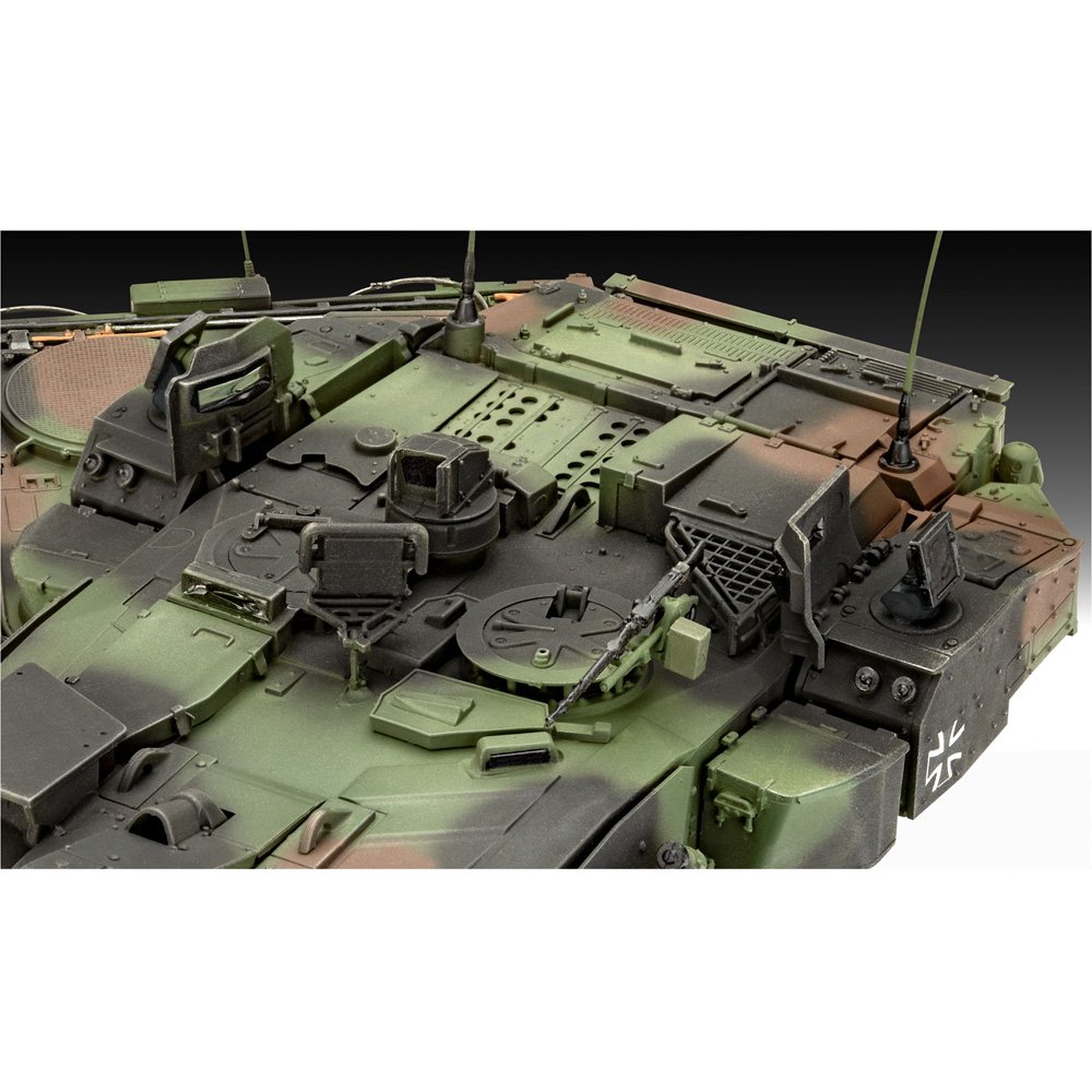 REVELL 1/35 Model Set Leopard 2A7A1