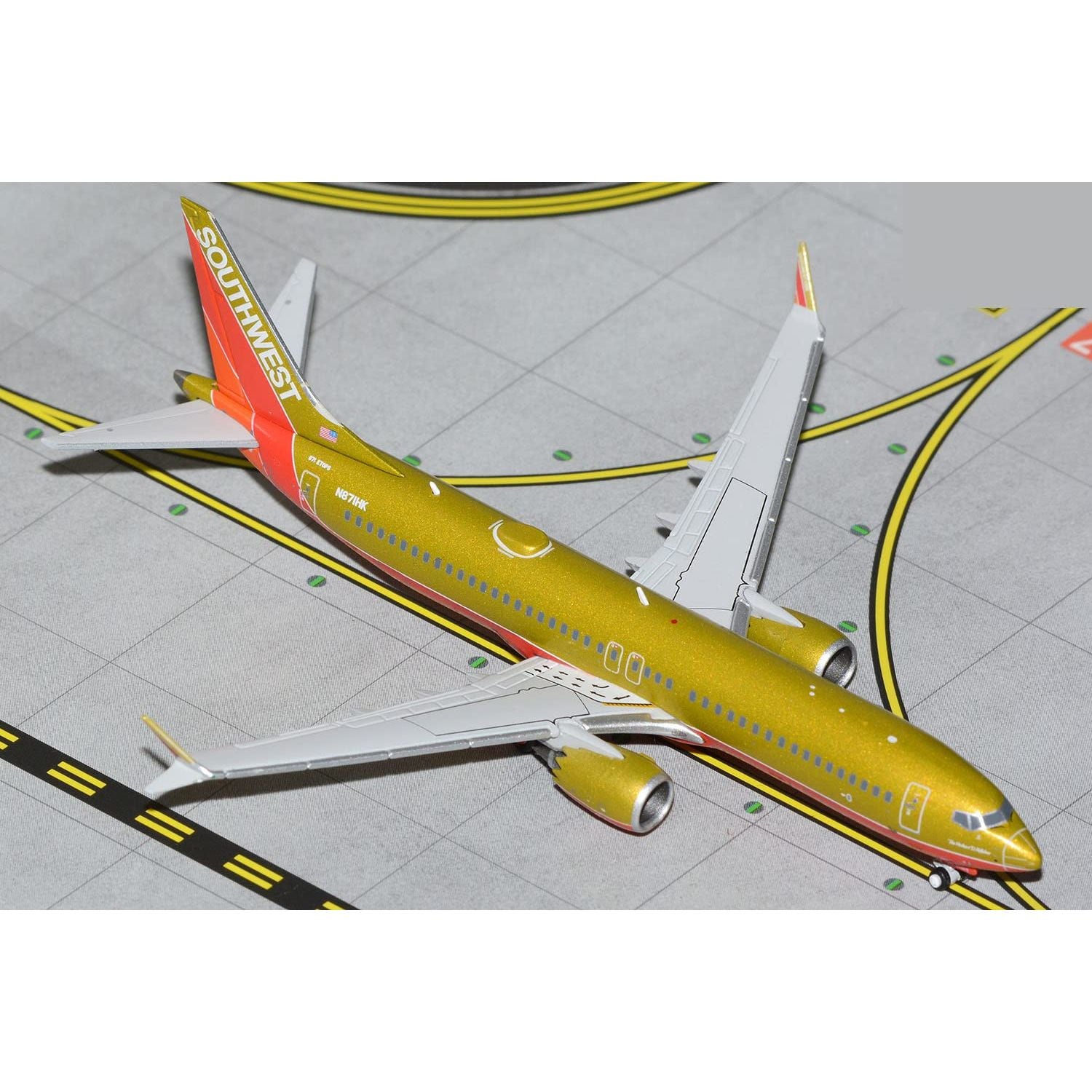 GEMINI JETS 1/400 Southwest Airlines B737 MAX 8 N871HK 'Herbert D. Kelleher' Gold Retro