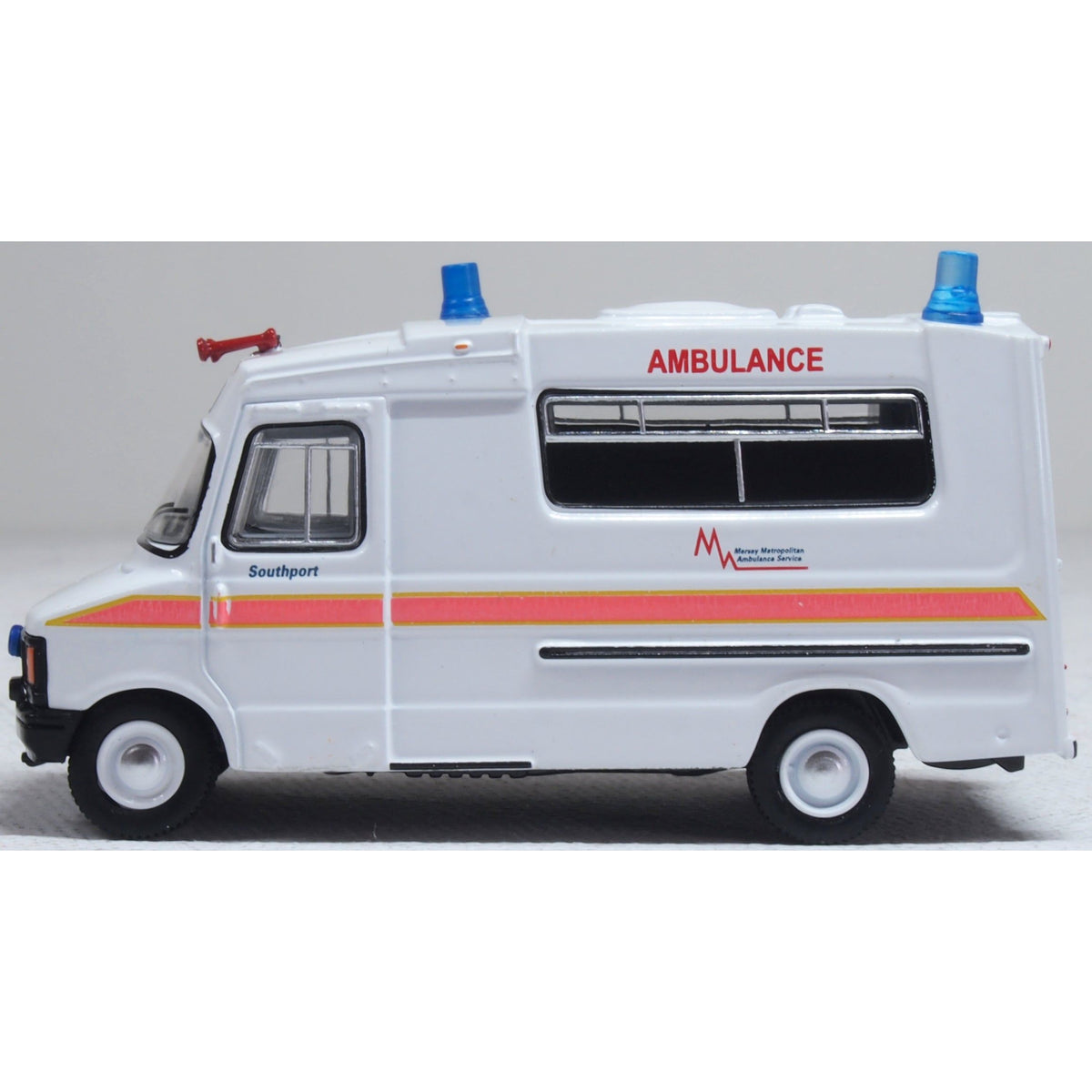 OXFORD 1/76 Bedford CF Hanlon Ambulance Merseyside Ambulance Service
