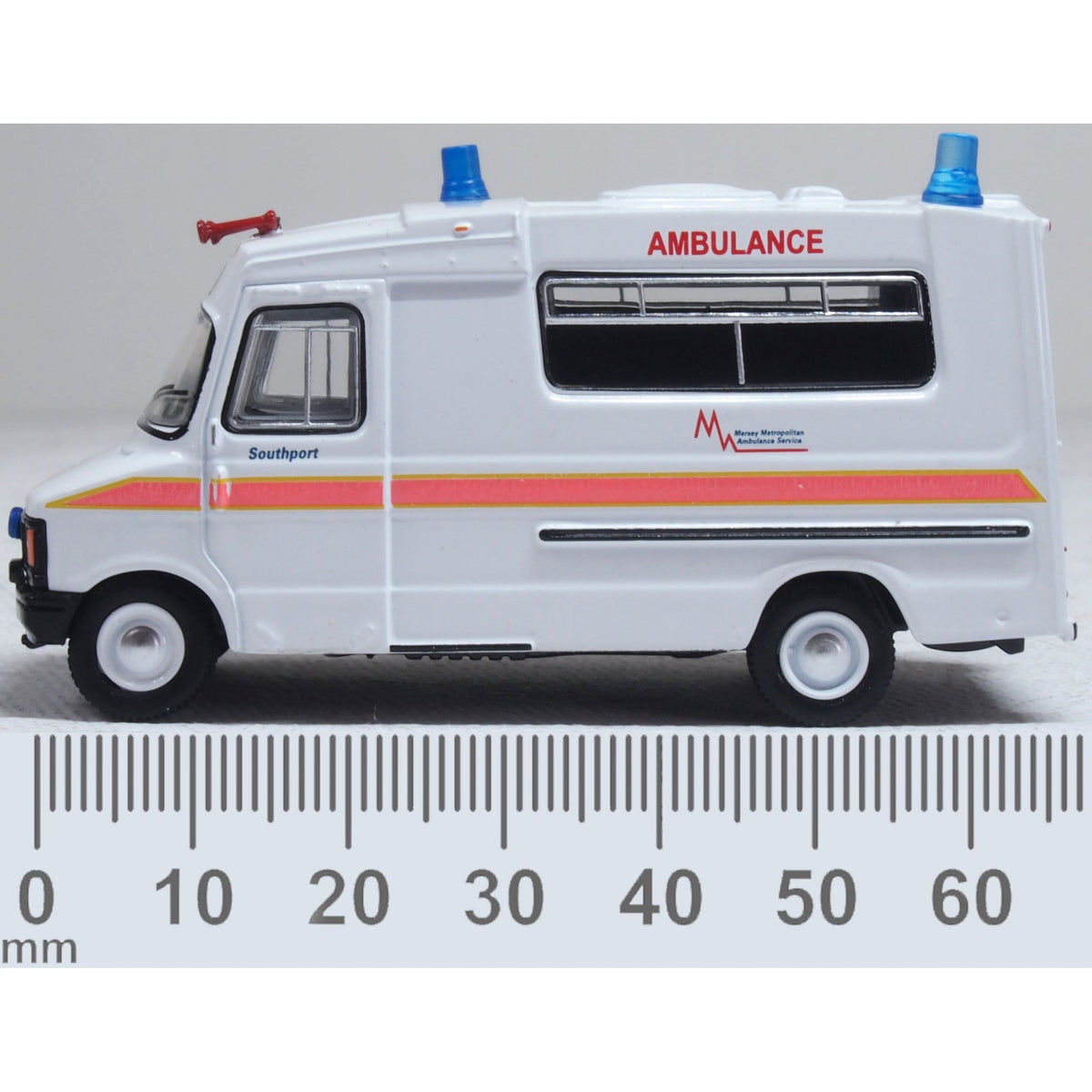OXFORD 1/76 Bedford CF Hanlon Ambulance Merseyside Ambulance Service