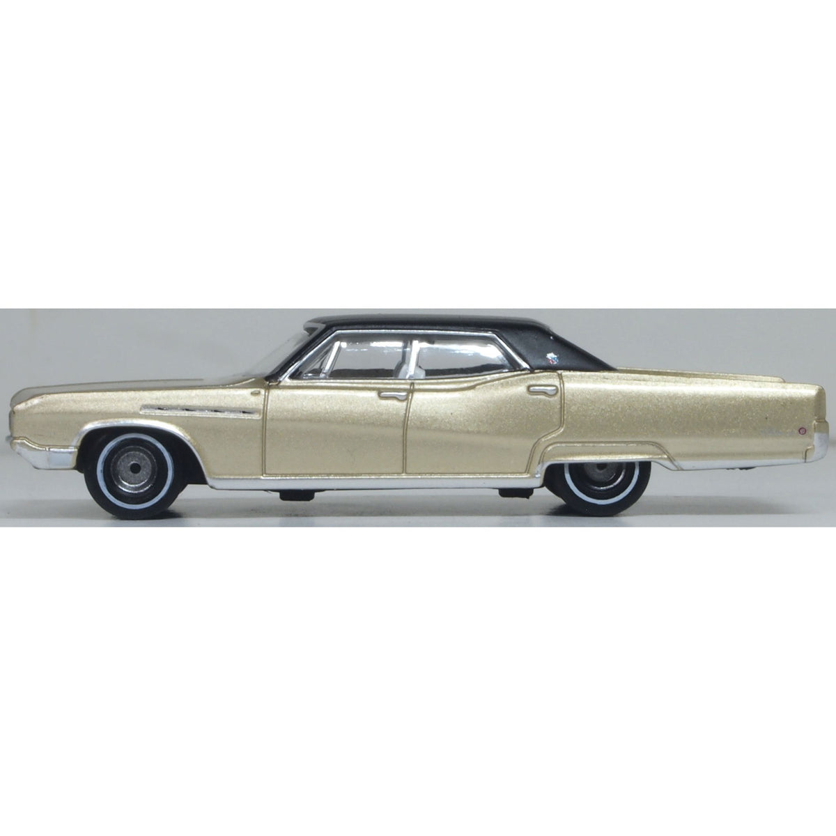 OXFORD 1/87 1968 Buick Electra 225 Ivory Gold Mist/Black
