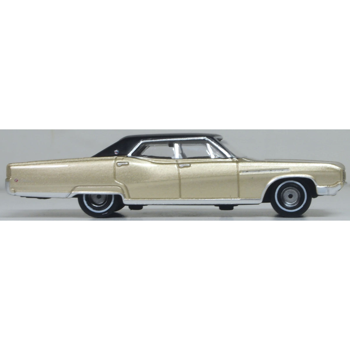 OXFORD 1/87 1968 Buick Electra 225 Ivory Gold Mist/Black