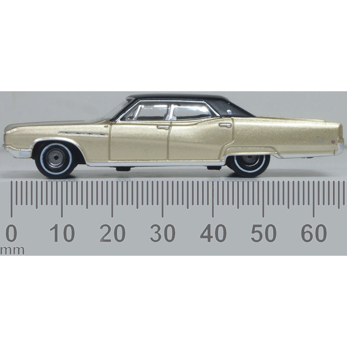 OXFORD 1/87 1968 Buick Electra 225 Ivory Gold Mist/Black