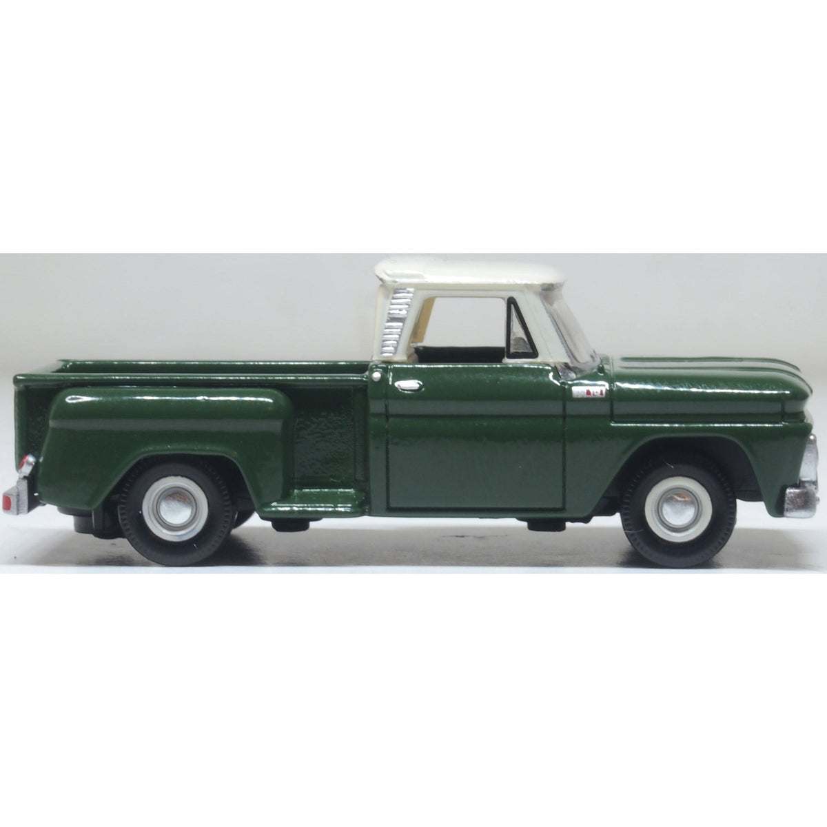 OXFORD 1/87 1965 Chevrolet Stepside Pickup Dark Green/Ivory