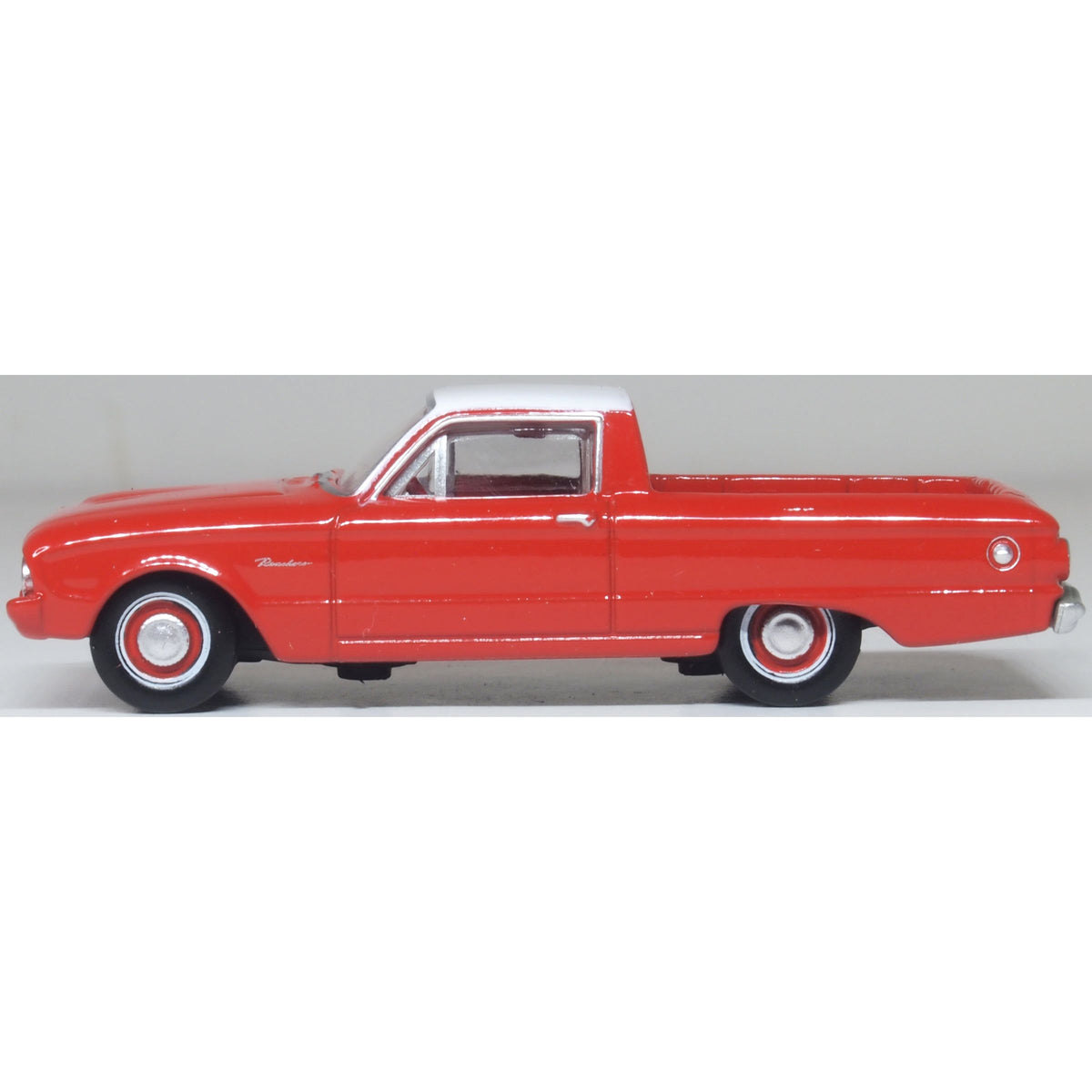 OXFORD 1/87 1960 Ford Falcon Ranchero Monte Carlo Red/Corinthian White