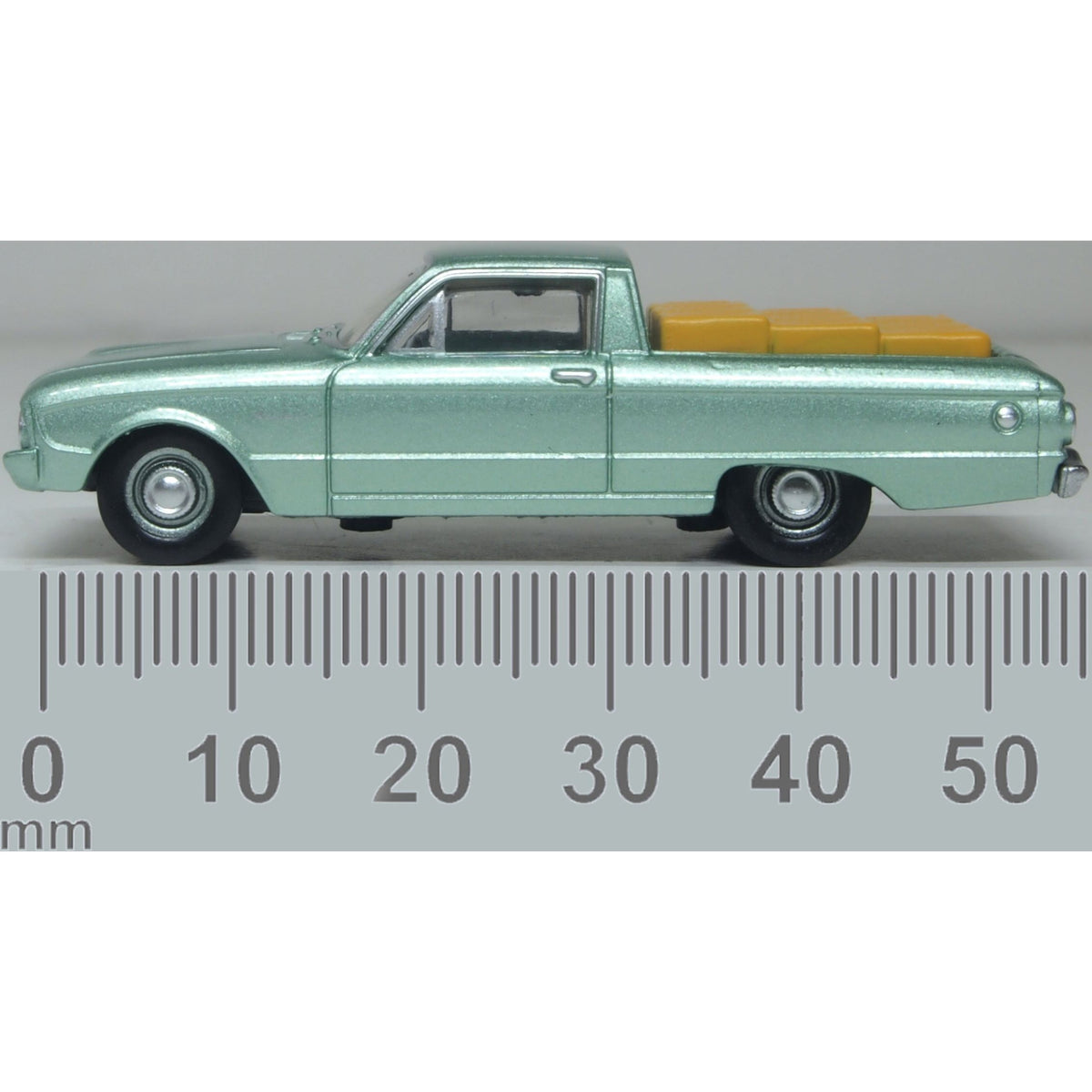 OXFORD 1/87 1960 Ford Falcon Ranchero Meadowvale Green (Load)