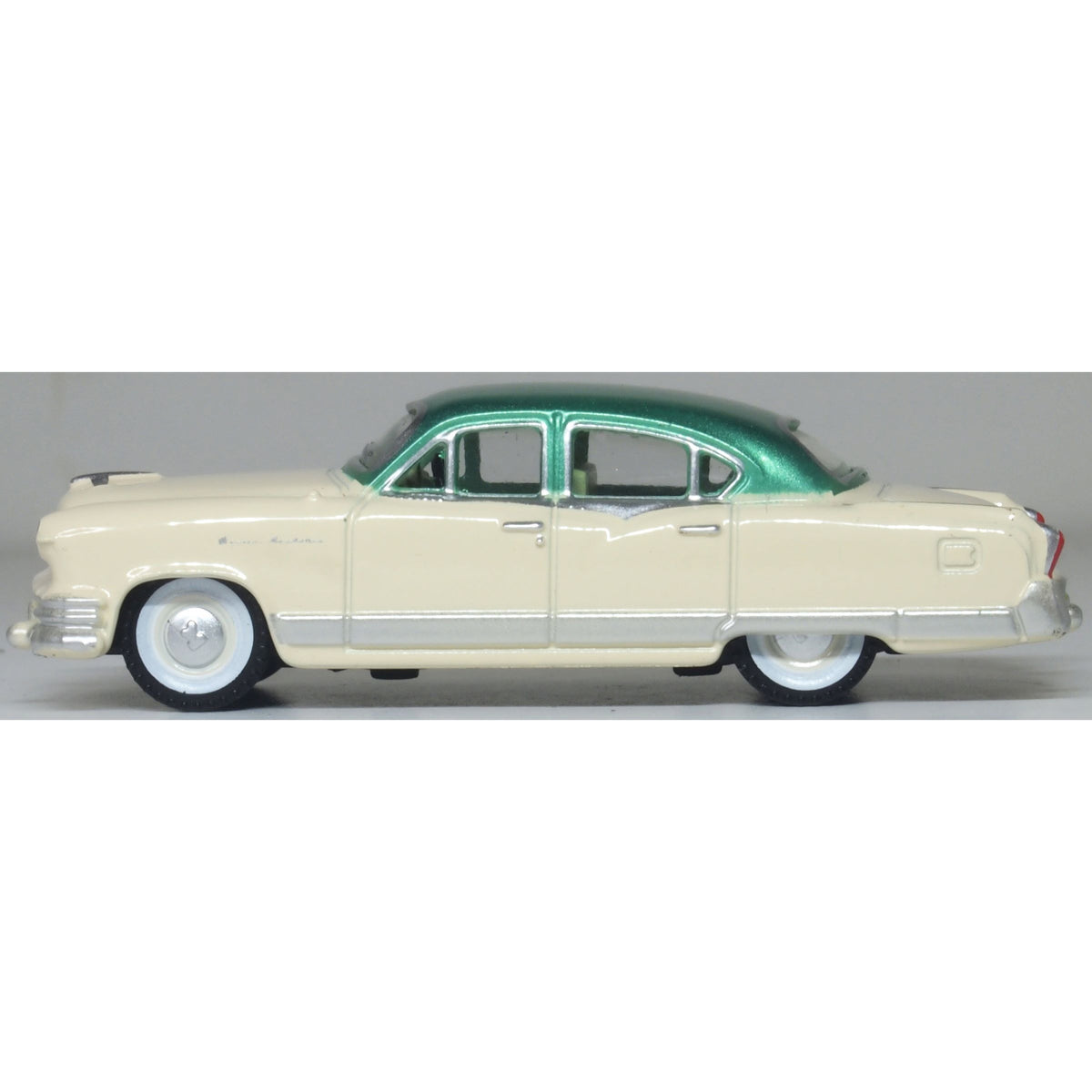 OXFORD 1/87 1953 Kaiser Manhattan Stardust Ivory/Jade Green