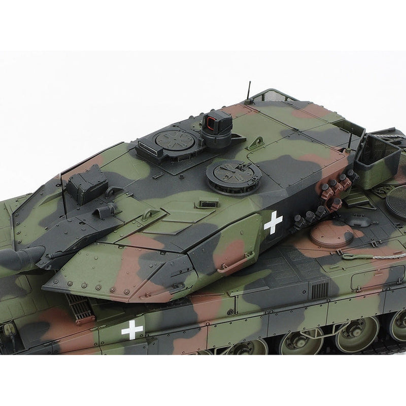 TAMIYA 1/35 Leopard 2 A6 Main Battle Tank