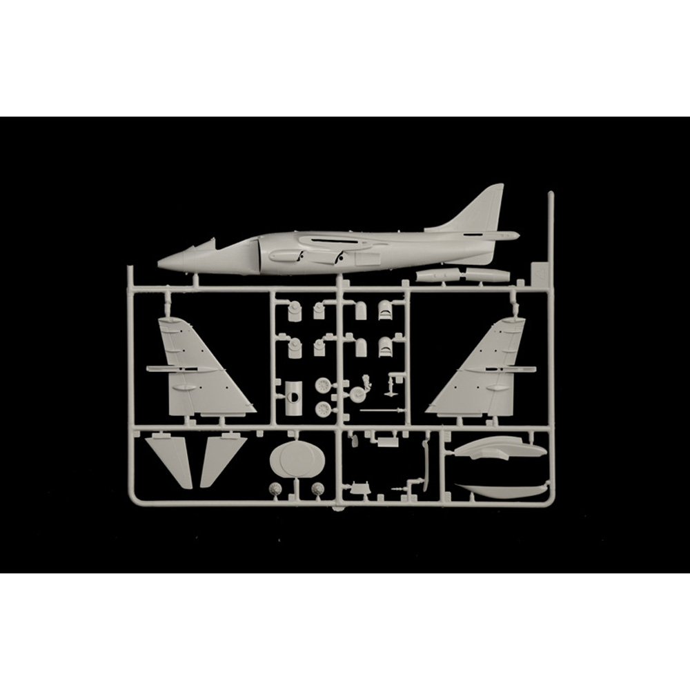 ITALERI 1/72 AV-8B Harrier II-New Artwork and New Decal Edition