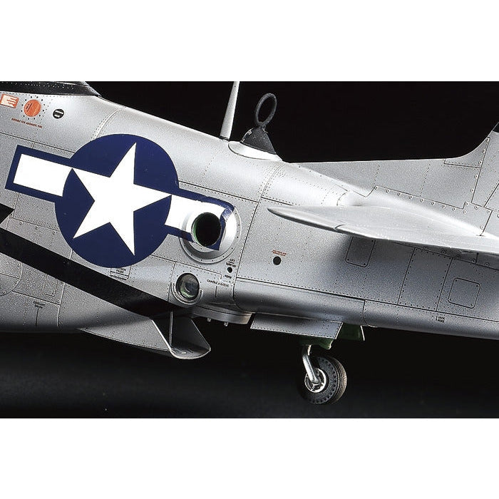 TAMIYA 1/32 North American P-51D/K Mustang Pacific Theater