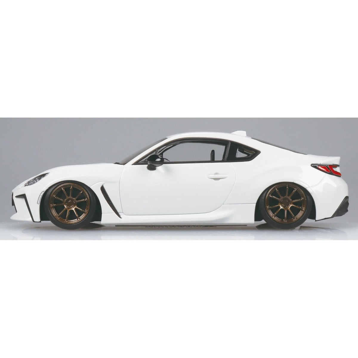 AOSHIMA 1/32 Toyota GR86 2021 Custom Wheel (Crystal White Pearl)