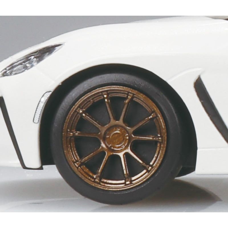AOSHIMA 1/32 Toyota GR86 2021 Custom Wheel (Crystal White Pearl)