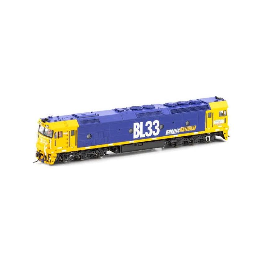 AUSCISION HO BL33 Pacific National Rural & Bulk with Wakefield Stickers - Blue/Yellow