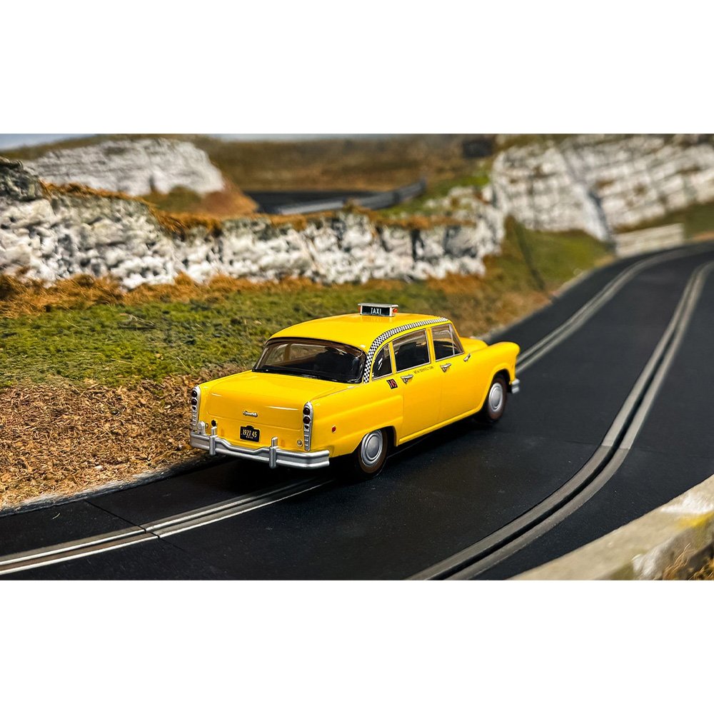 SCALEXTRIC 1/32 James Bond Checker Taxi Cab - Live And Let Die