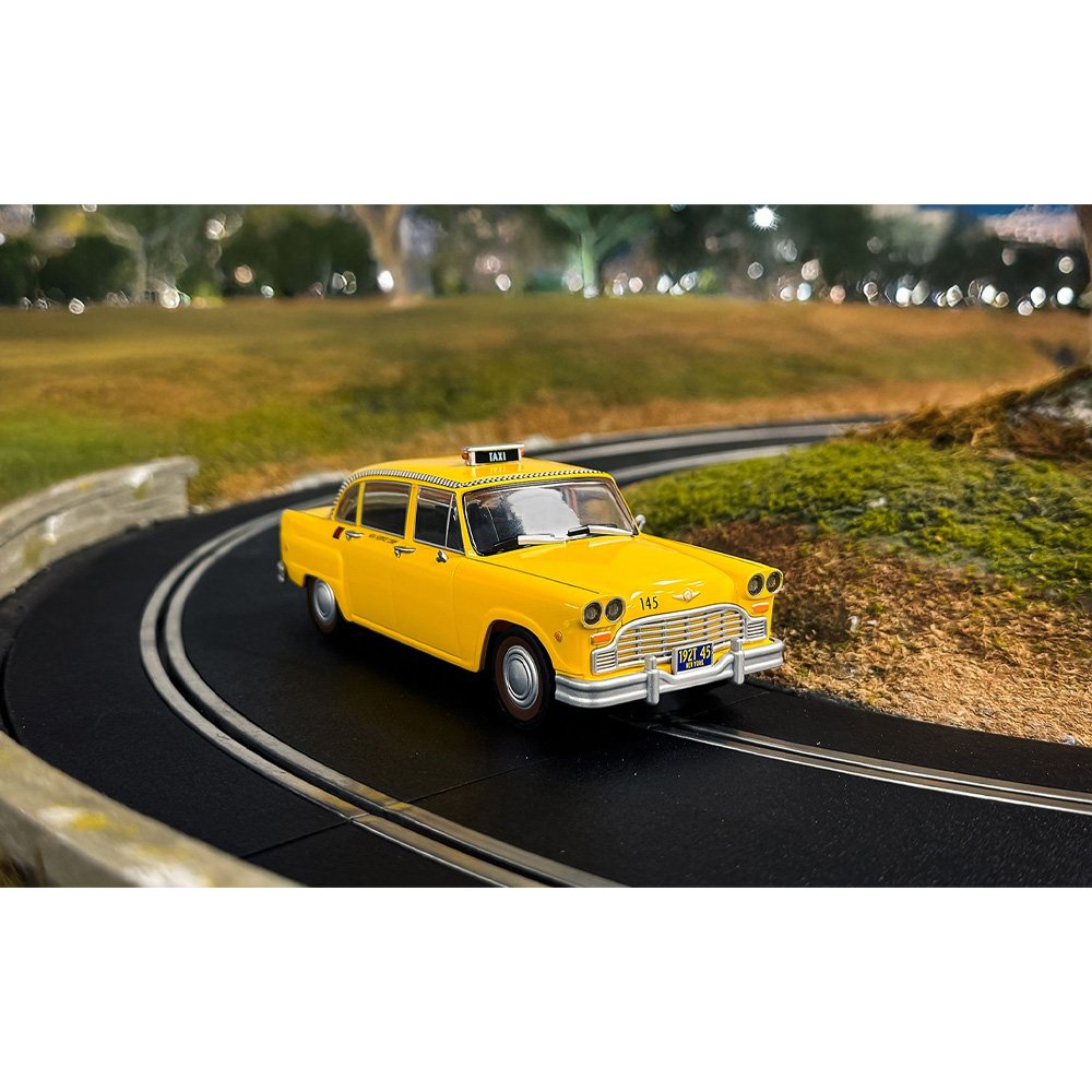 SCALEXTRIC 1/32 James Bond Checker Taxi Cab - Live And Let Die