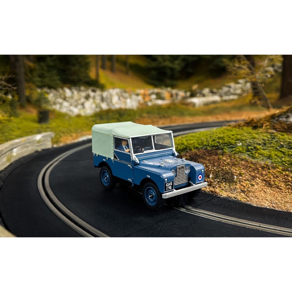 SCALEXTRIC 1/32 Land Rover Series 1 - RAF Edition