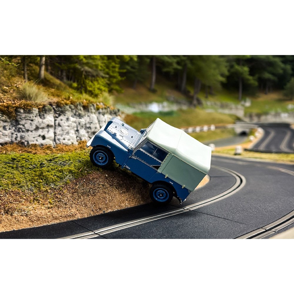 SCALEXTRIC 1/32 Land Rover Series 1 - RAF Edition