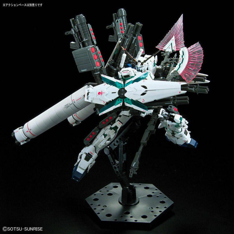 BANDAI 1/144 RG Full Armor Unicorn Gundam