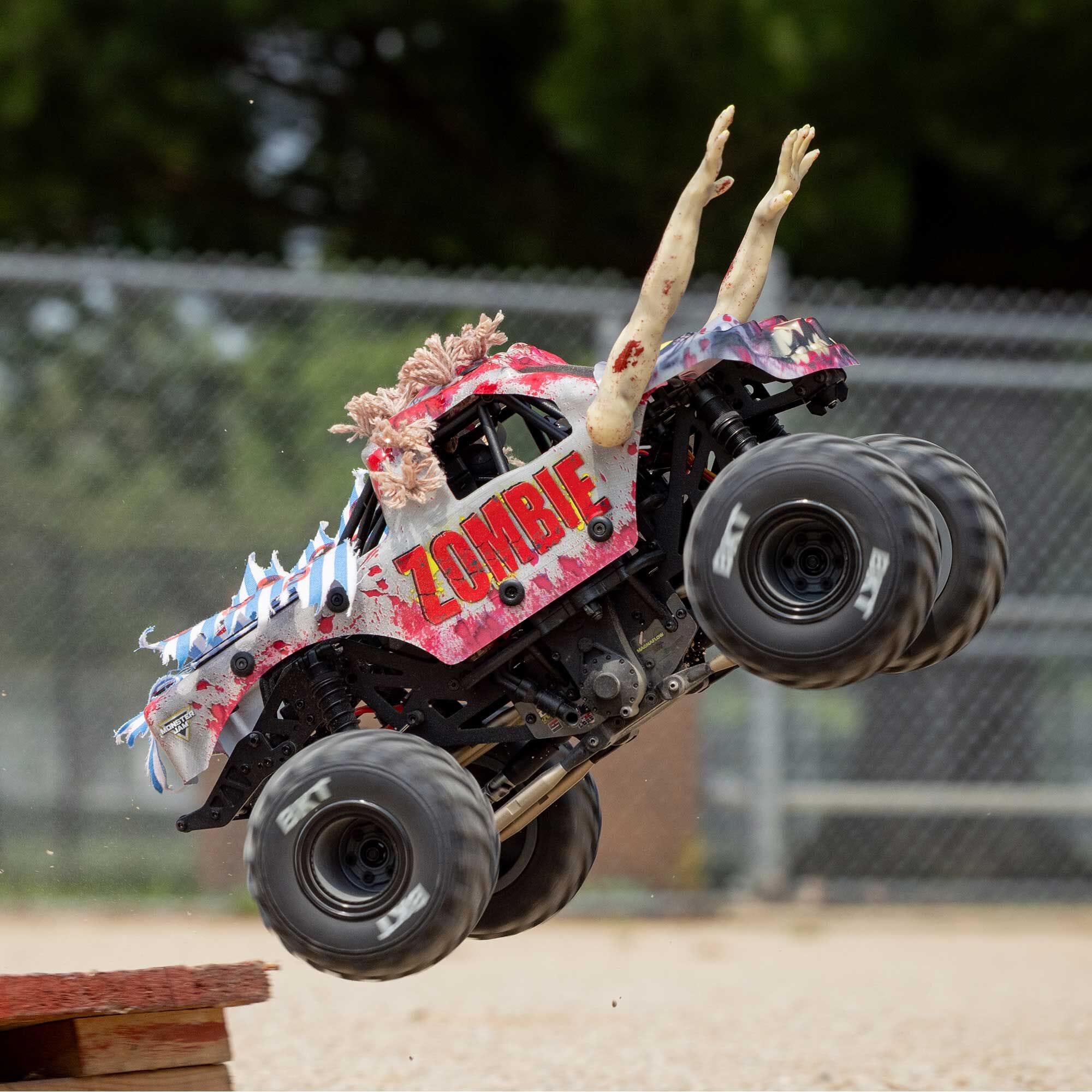 Losi Mini LMT Zombie 1/18 4x4 Monster Jam Truck RTR, LOS01026T4