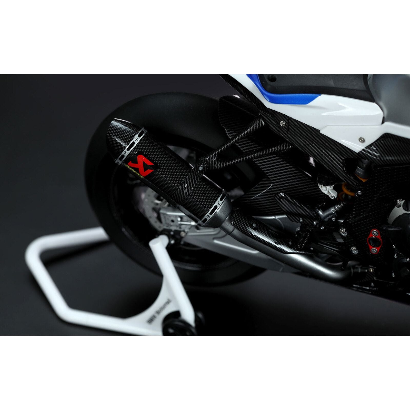 MENG 1/9 BMW HP4 Race