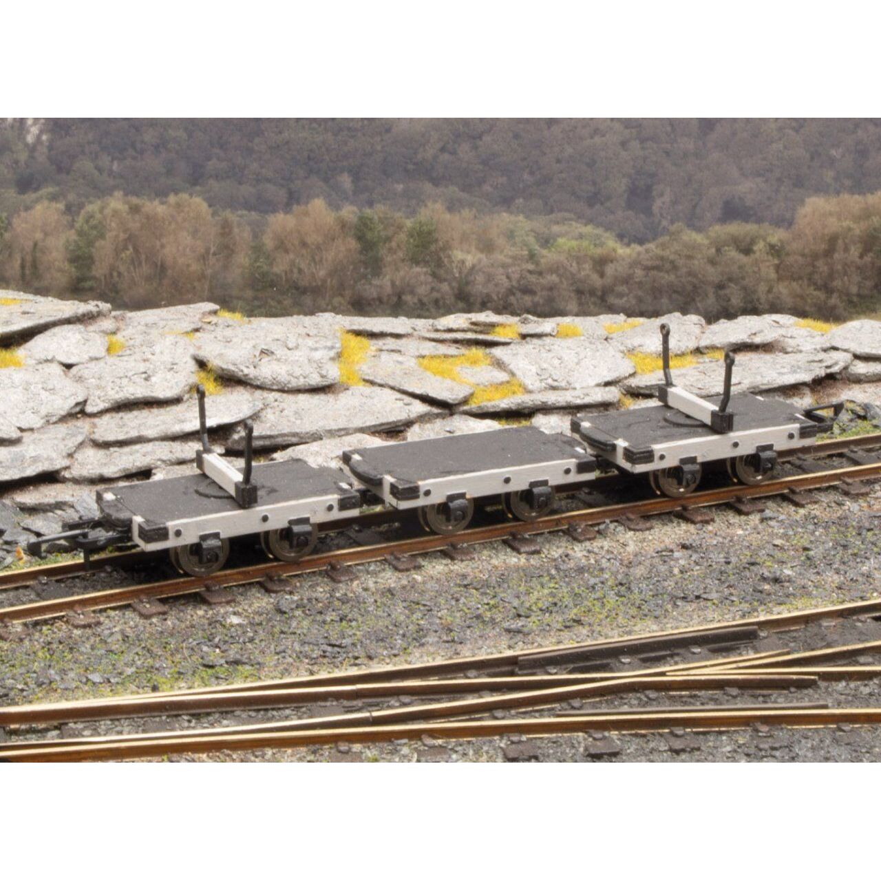 PECO Laser Cut NG7 V-Skip Wagons (3)