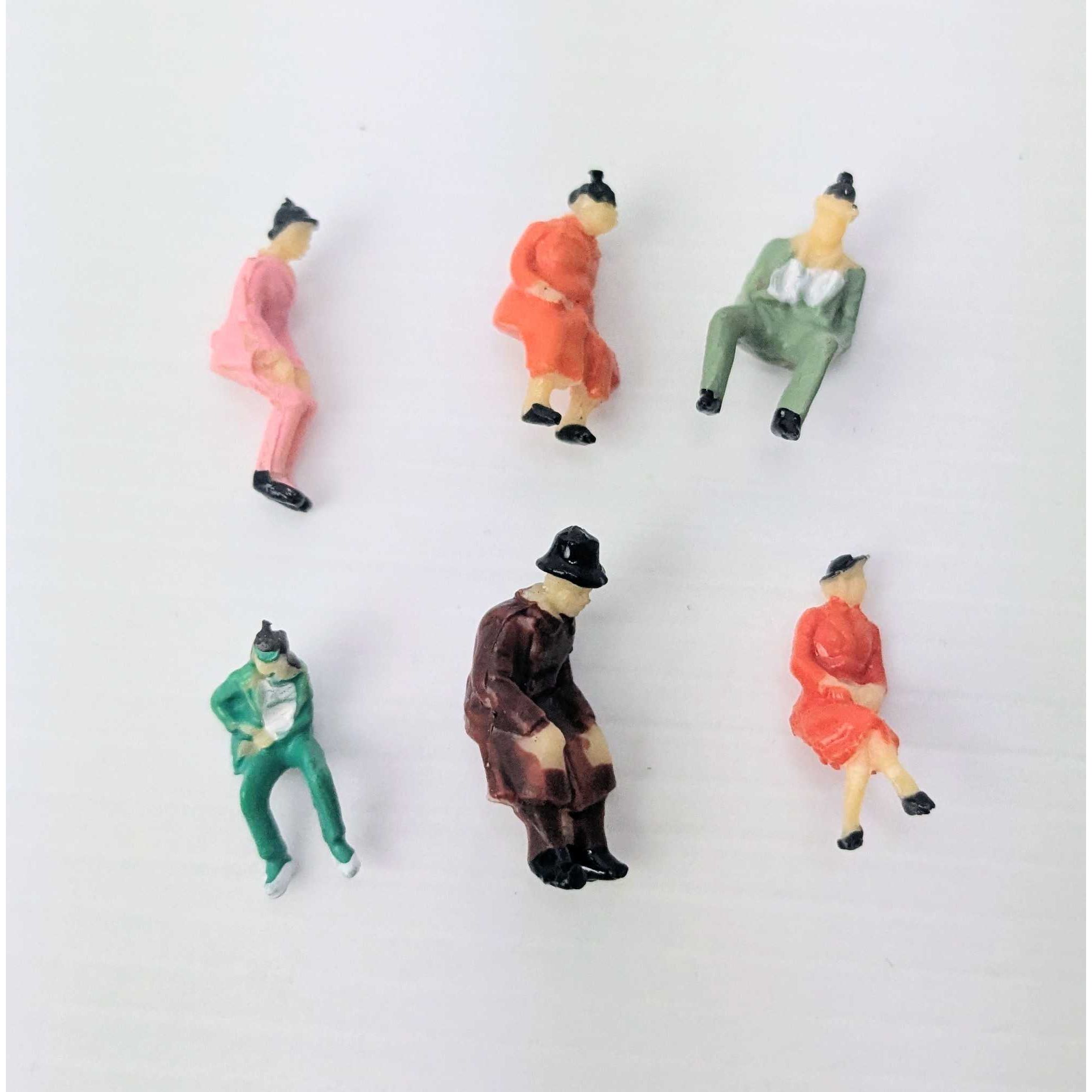 Hearns Hobbies HO Assorted Figures Sitting