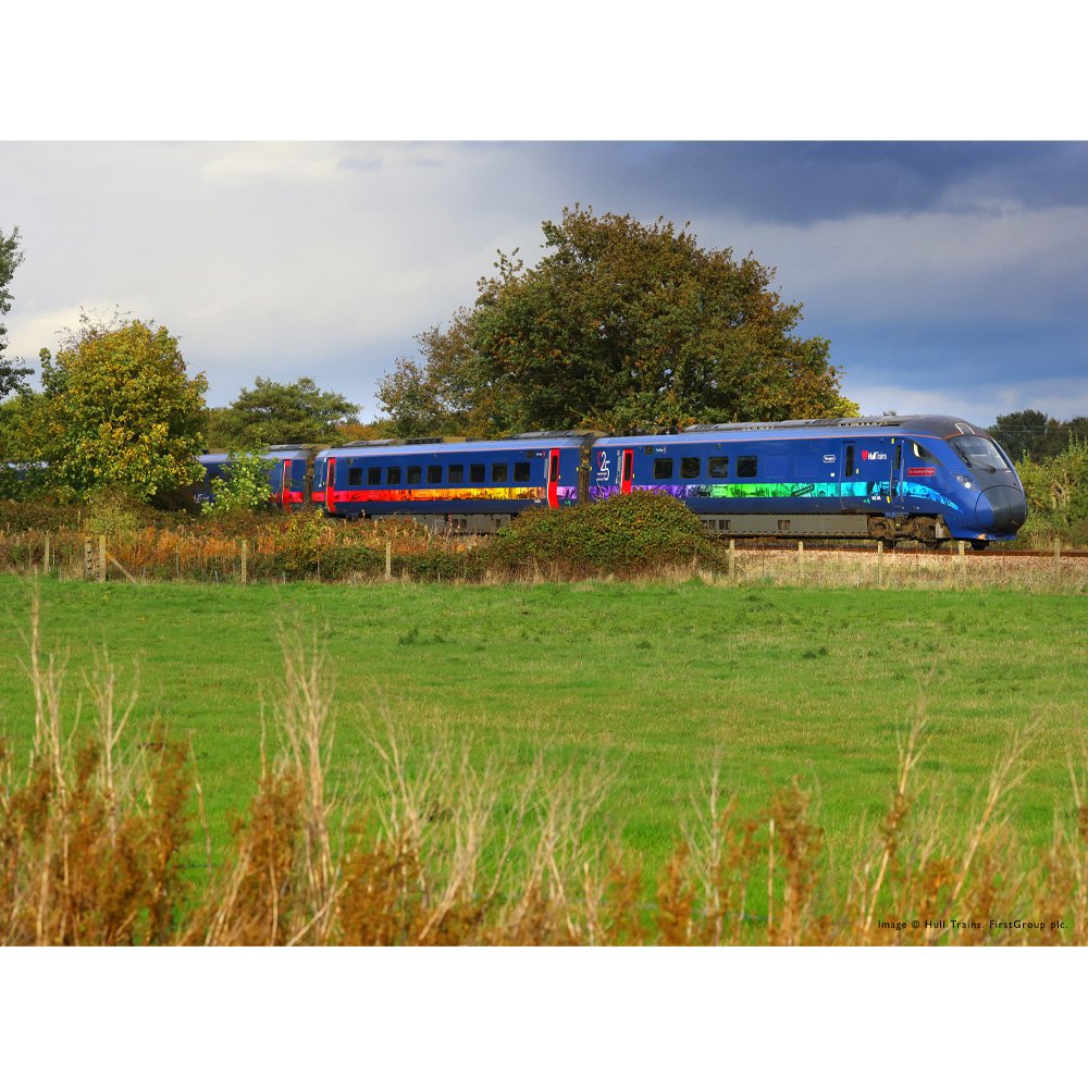 HORNBY OO Class 802-3 - Hull Trains - 'Amy Johnson' 802301 - 5 Car Train Pack