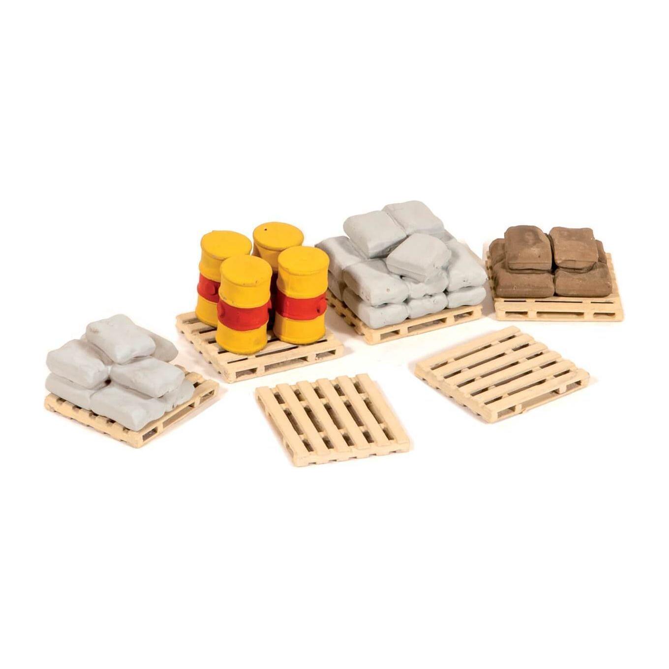 RATIO OO/HO Pack of Assorted Pallets, Sacks & Barrels