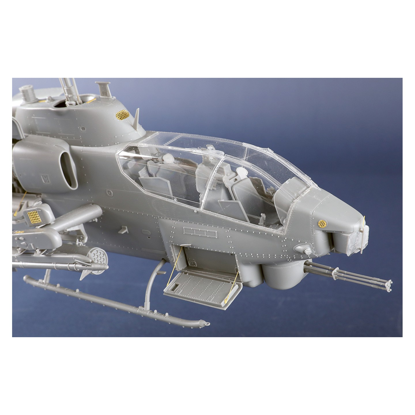 TRUMPETER 1/35 AH-1W Super Cobra (Turned Exhaust) Plastic Model Kit