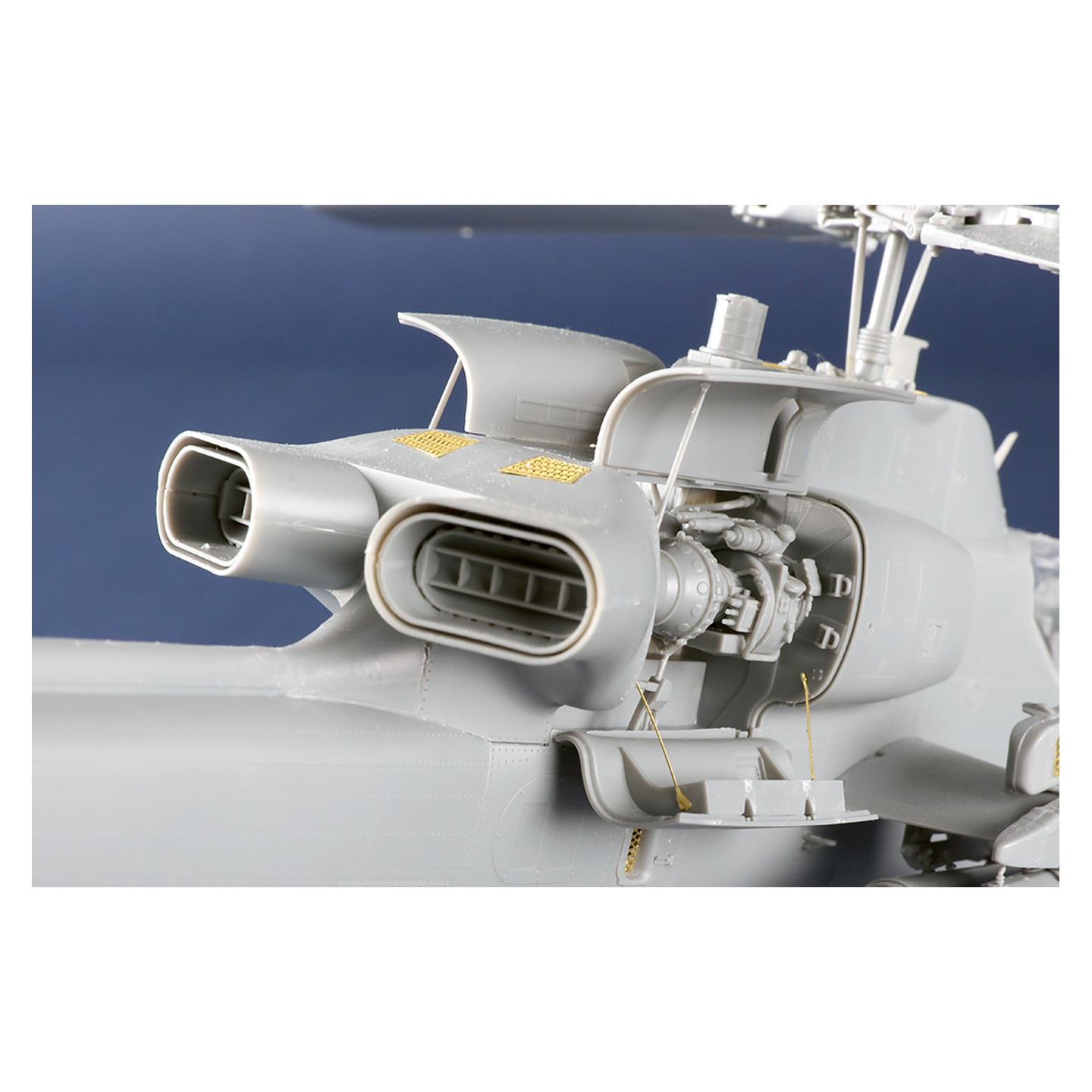 TRUMPETER 1/35 AH-1W Super Cobra (Turned Exhaust) Plastic Model Kit