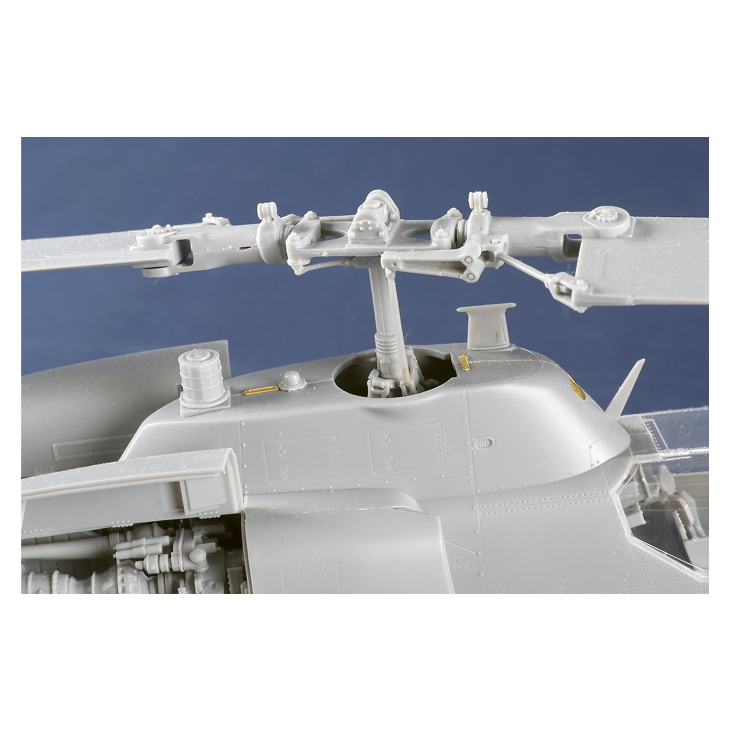 TRUMPETER 1/35 AH-1W Super Cobra (Turned Exhaust) Plastic Model Kit