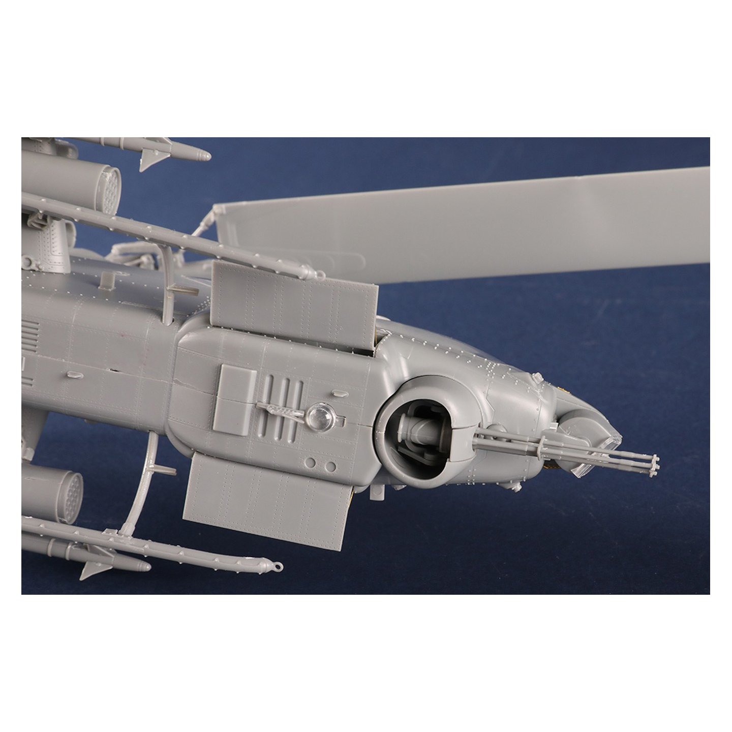 TRUMPETER 1/35 AH-1W Super Cobra (Turned Exhaust) Plastic Model Kit