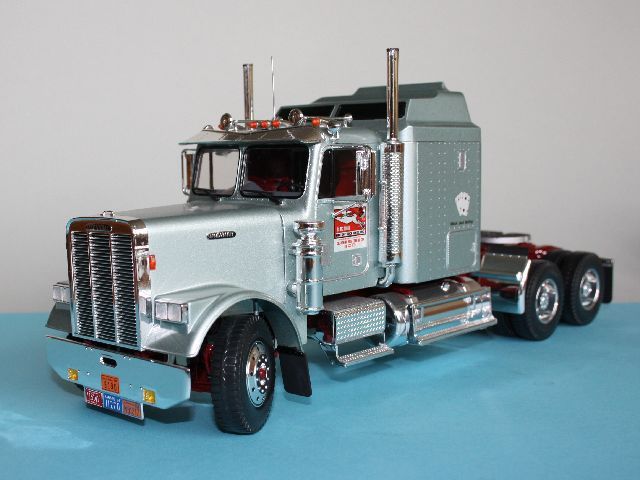ITALERI 1/24 Freightliner Aerodyne