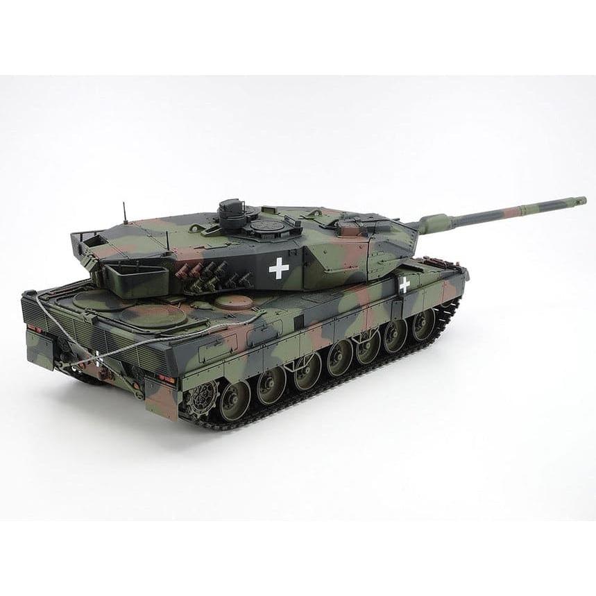 TAMIYA 1/35 Leopard 2 A6 Main Battle Tank