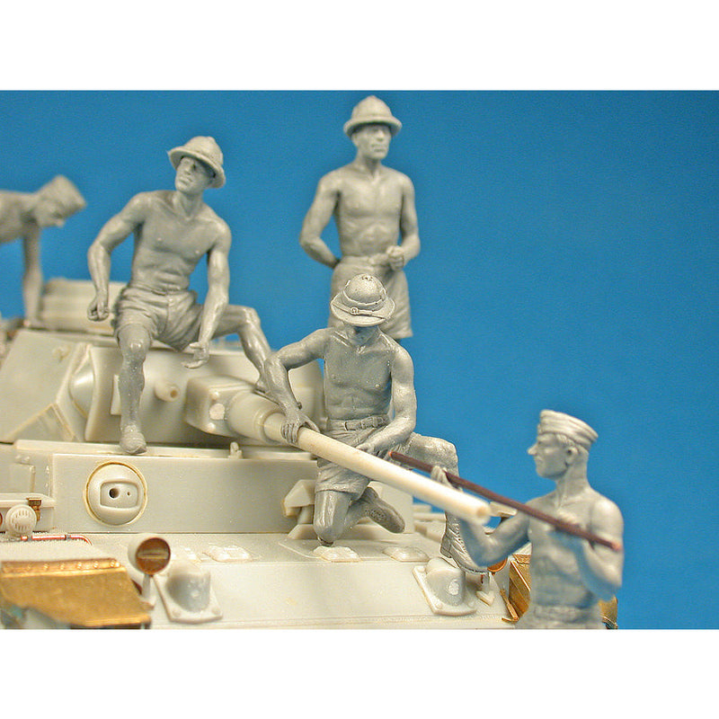 MINIART 1/35 German Tank Crew.”Afrika Korps”. Special Edition