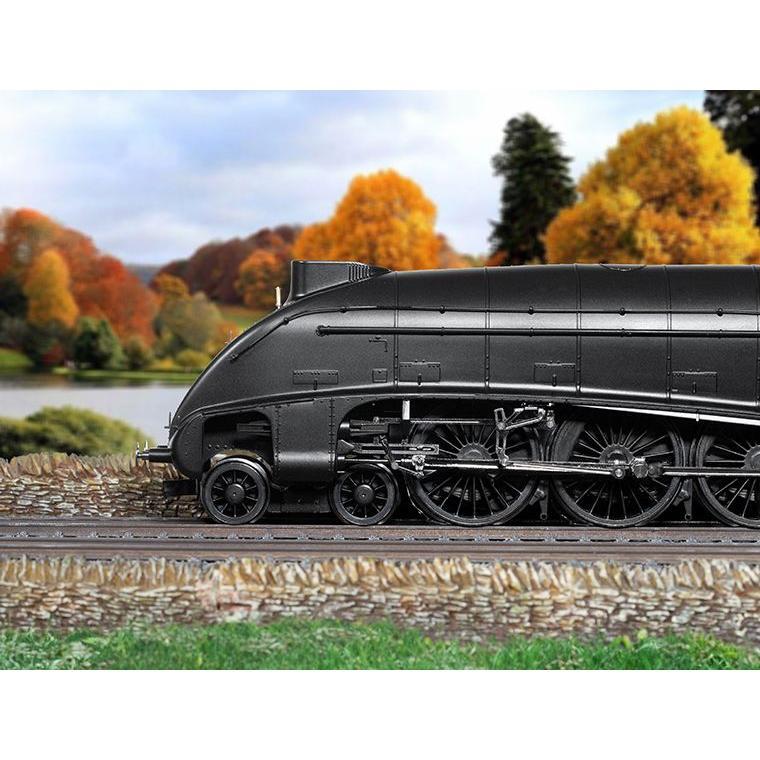 HORNBY OO LNER, W1 CLASS 'HUSH HUSH' STREAMLINED, 4-6-4, 10000 - ERA 3