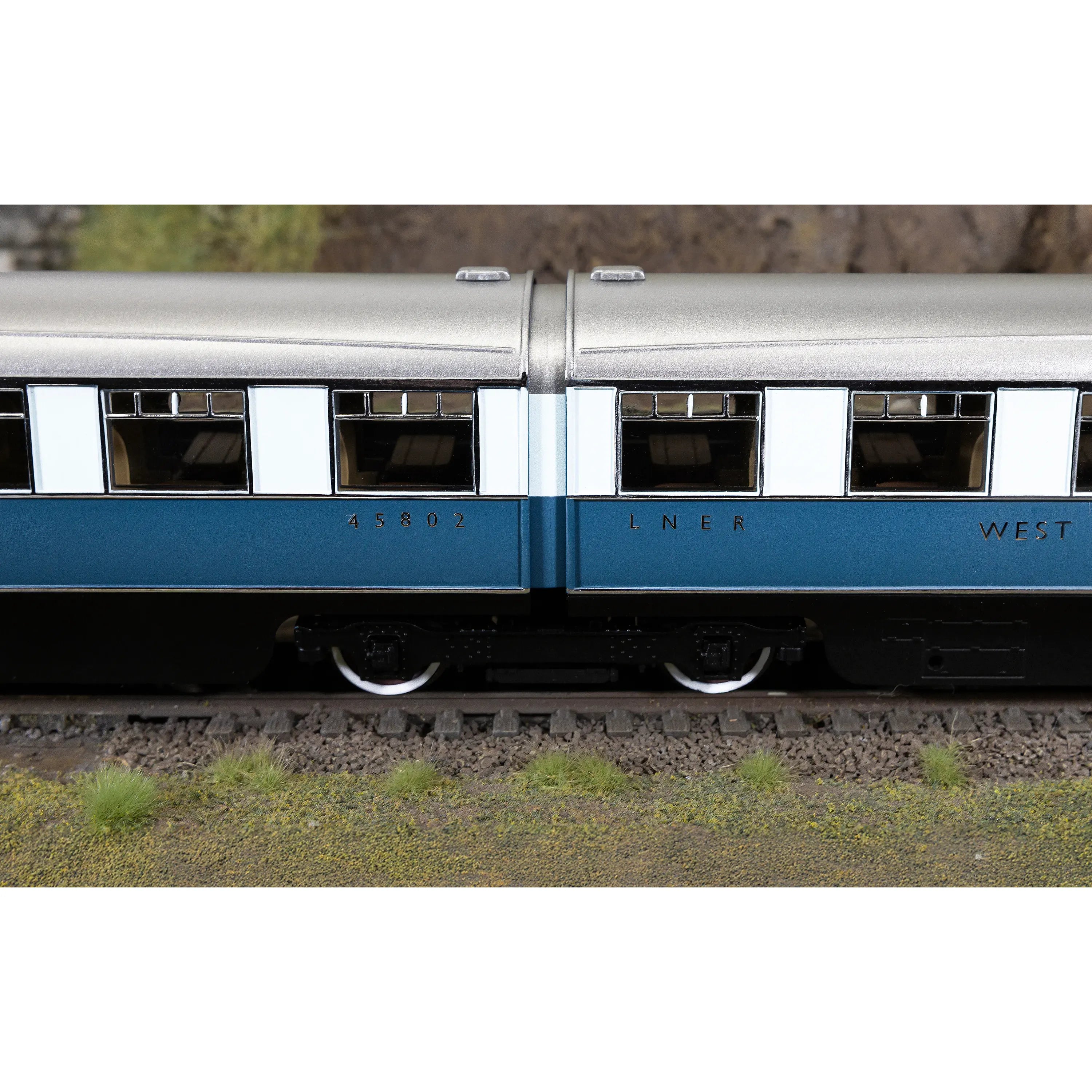 HORNBY OO LNER - 'West Riding Limited' - Brake Third & Kitchen Third - Coach pack