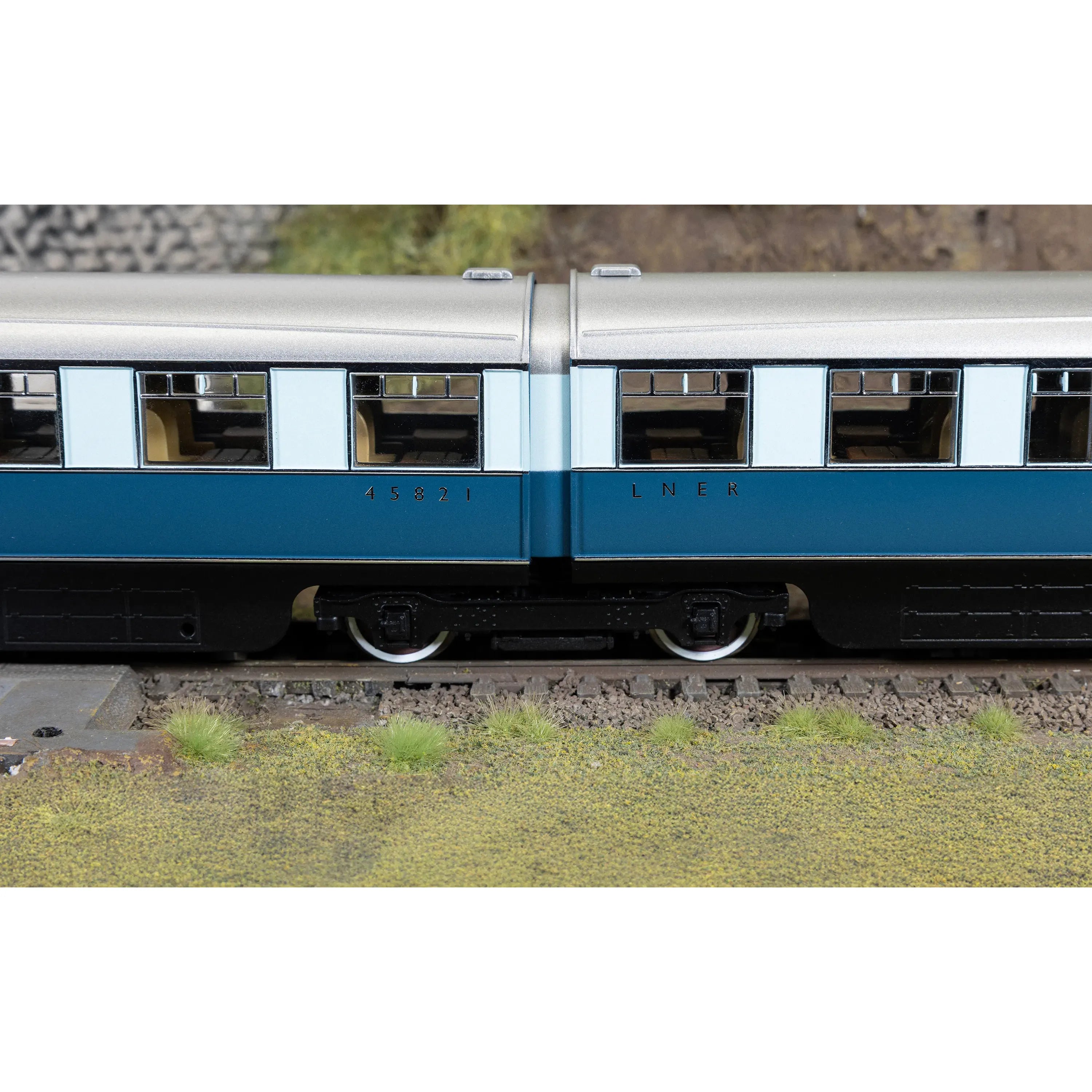 HORNBY OO LNER - 'West Riding Limited' - Open Third & Kitchen Third - Coach pack