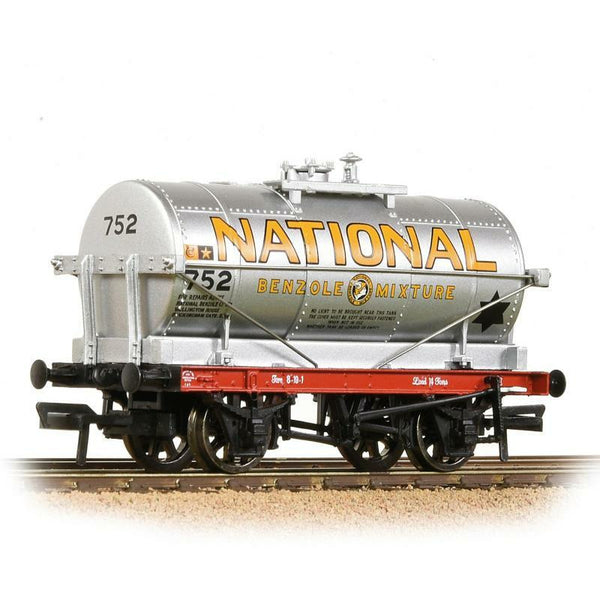 BRANCHLINE OO 14T Tank Wagon 'National Mobil' Silver (37-65