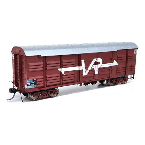 ON TRACK MODELS HO VLCX-04 40'2" Victorian Louvre Vans 3 Pack