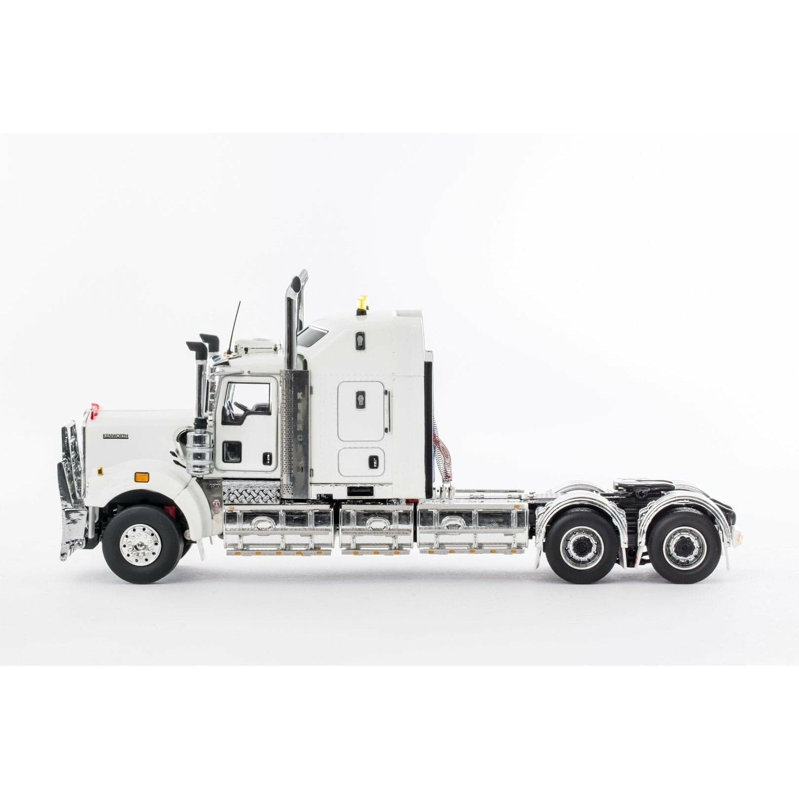 DRAKE 1/50 Kenworth C509 Sleeper White Black Chassis