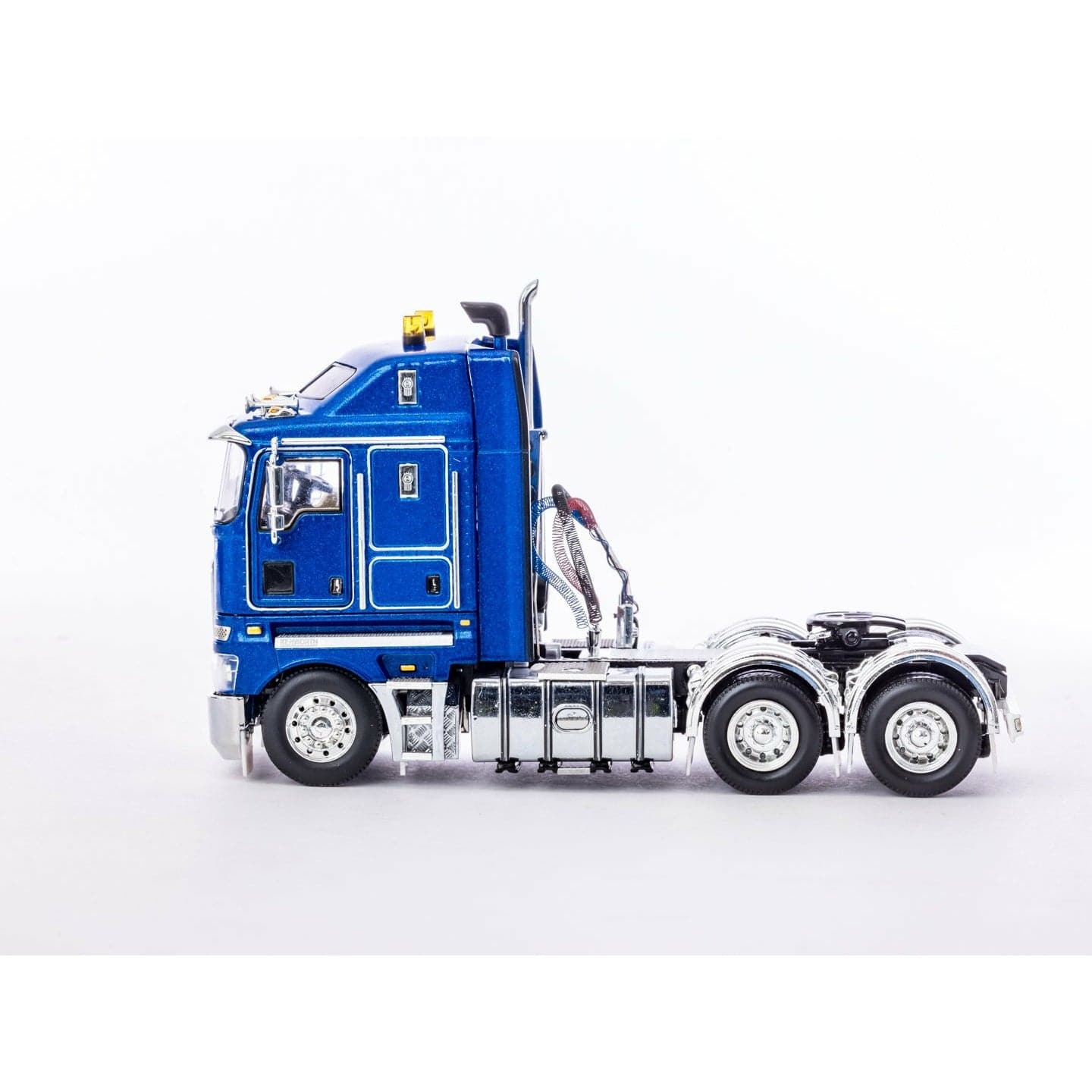 DRAKE 1/50 K200 Truck Metallic Blue 2.3 Cabin