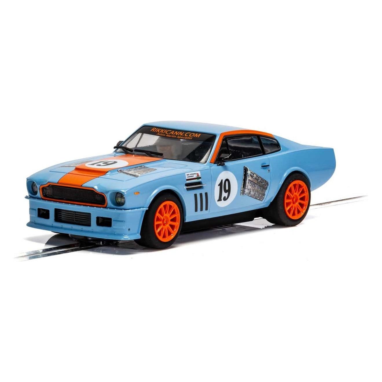 SCALEXTRIC Aston Martin V8 - Gulf Edition - Rikki Cann Raci