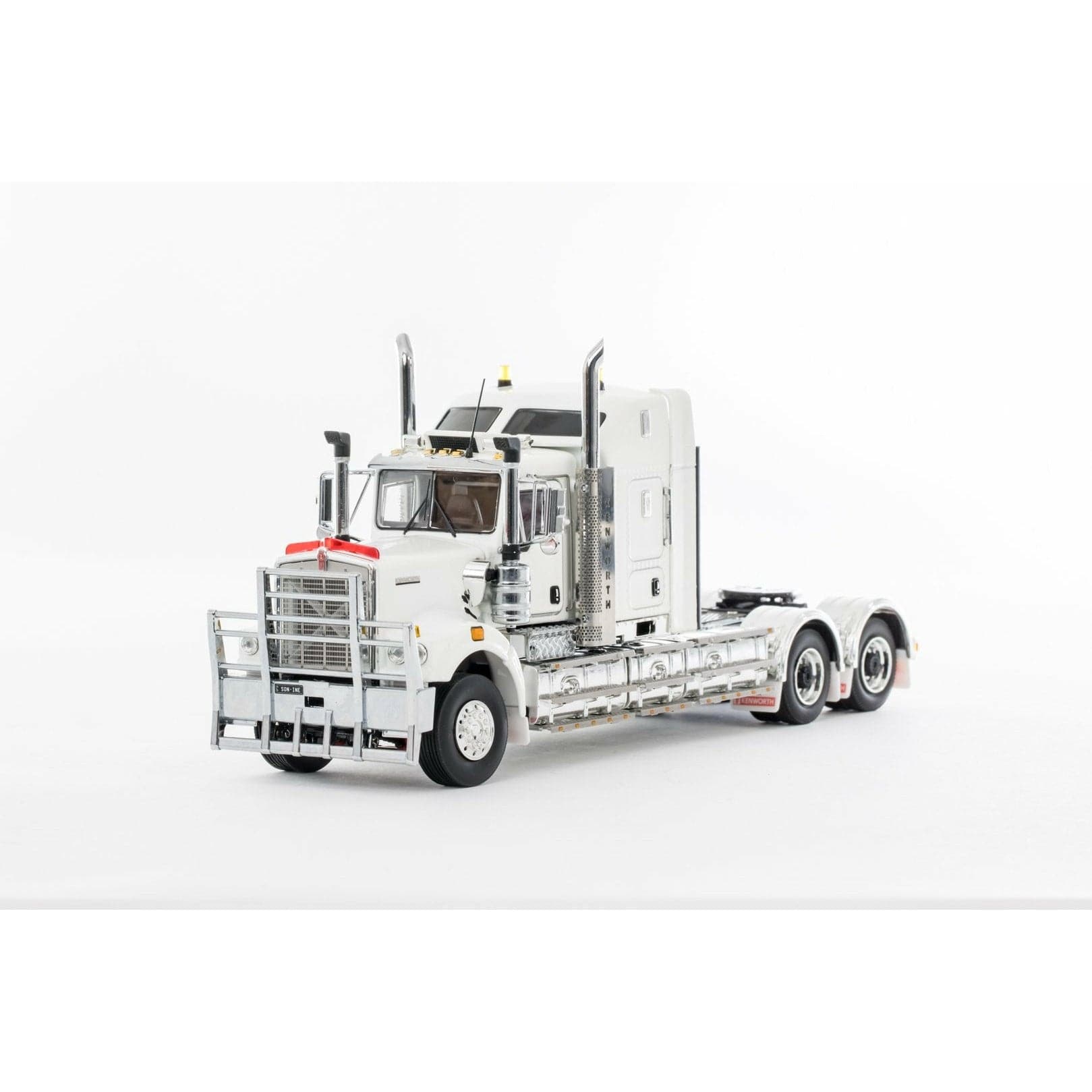 DRAKE 1/50 Kenworth C509 Sleeper White Black Chassis