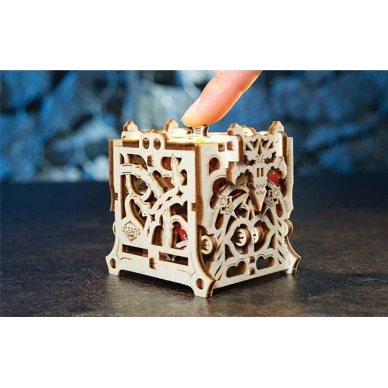 UGEARS Dice Keeper