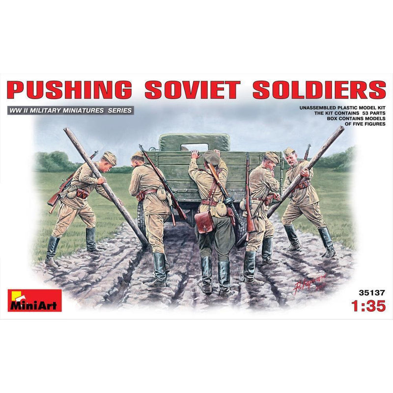 MINIART 1/35 Pushing Soviet Soldiers