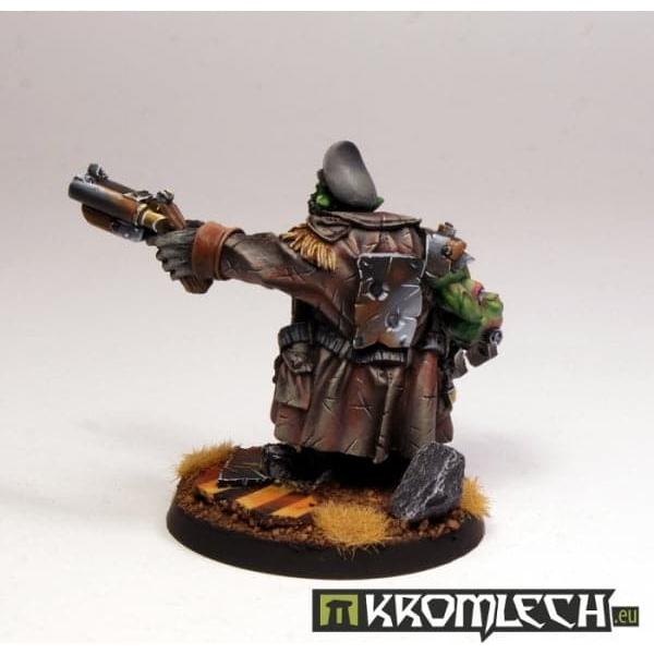 KROMLECH Orc Officer in Greatcoat (1)