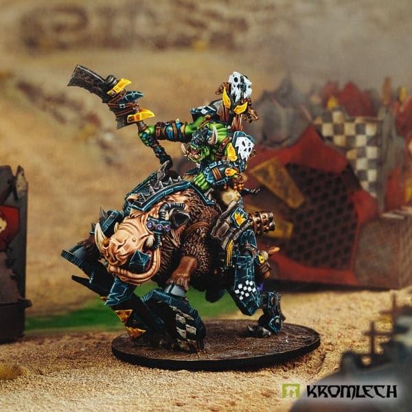 KROMLECH Orc Wild Tribez Warchief on Cyboar (1)