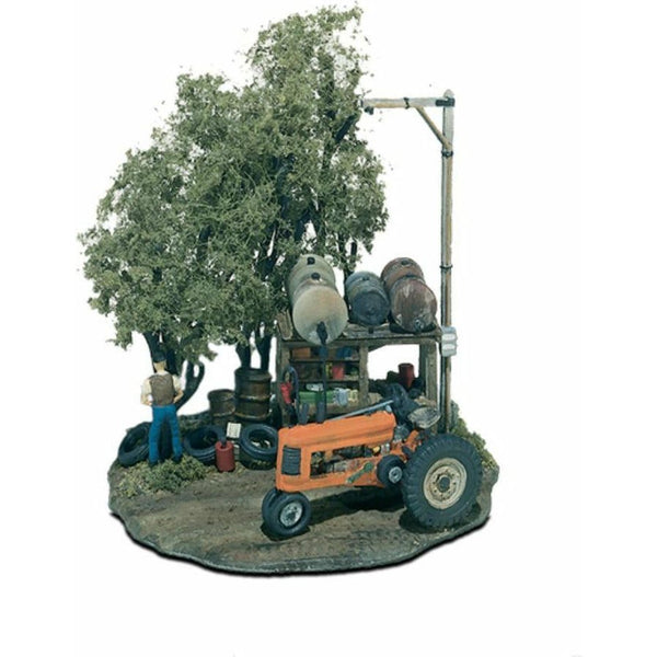 WOODLAND SCENICS HO Tractor Pit Stop Mini-Scene